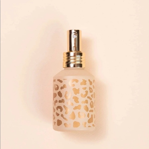 Whimsy + Wellness Leopard print glass bottle set - Picture 3 of 6